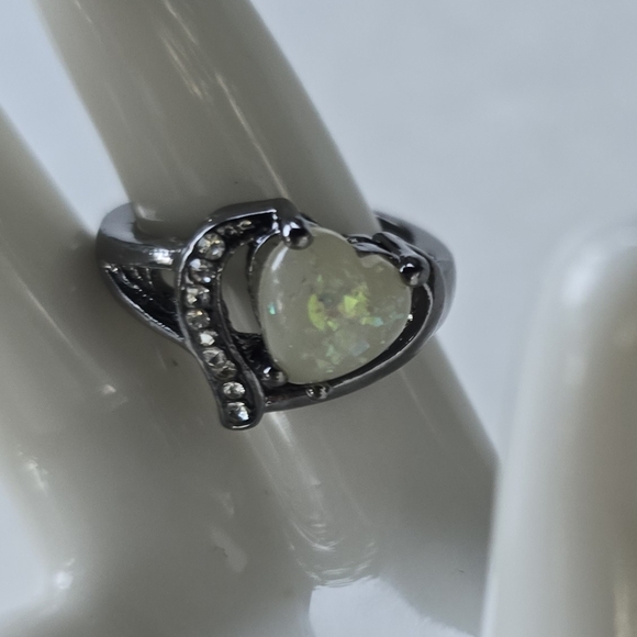 🤍 Opalite Black Heart Ring - Picture 5 of 8